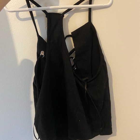 Black cropped tank top - Picture 3 of 3